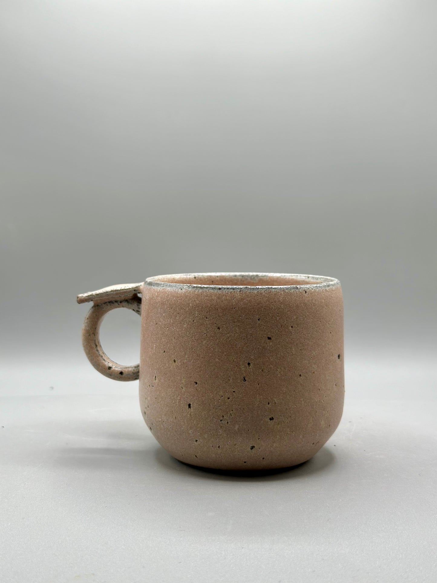 Ergonomic Grip ceramic mugs