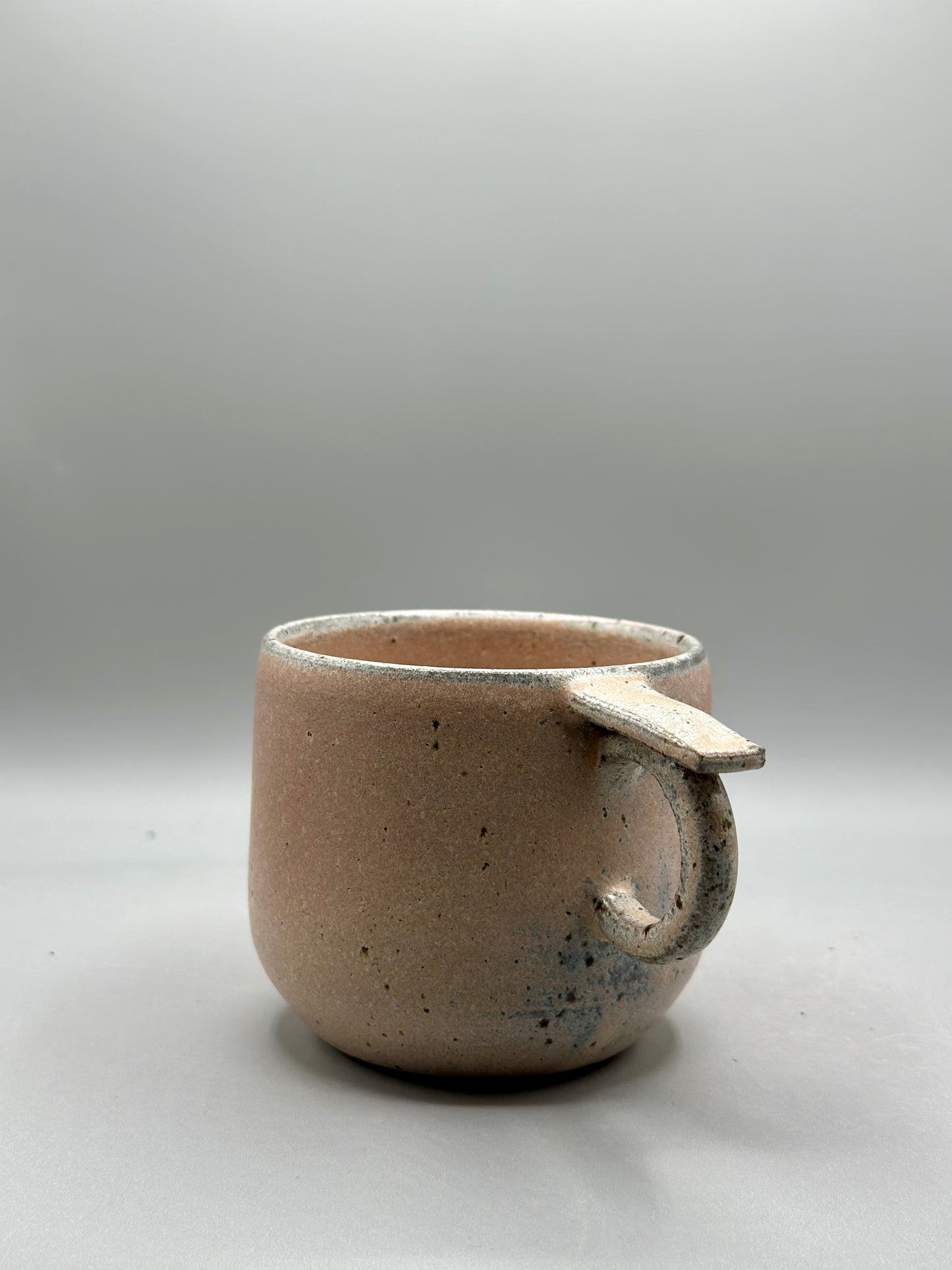 Ergonomic Grip ceramic mugs